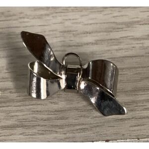 Silvertone Pin/Pendant Bow Vintage